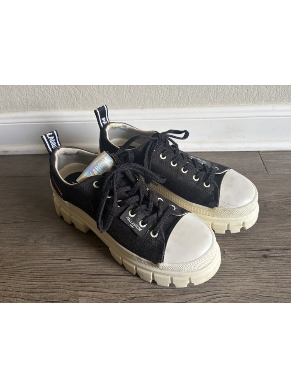 Palladium Women's Revolt Lo TX Sz 7.5